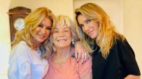 Yanina Latorre, su hermana Maite Arruza y su familia