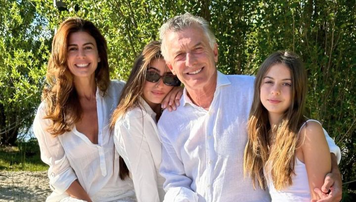 A sus 14 años, Antonia Macri debutó como modelo y Juliana Awada demostró el orgullo por su hija 