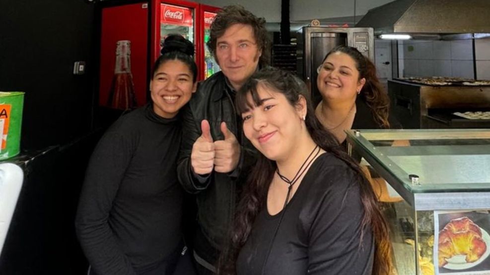 Javier Milei visitó el local que refugió al streamer Fran Fijap 20241010