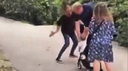 Un hombre golpeó a una beba después de discutir con sus padres en un parque en Cataluña