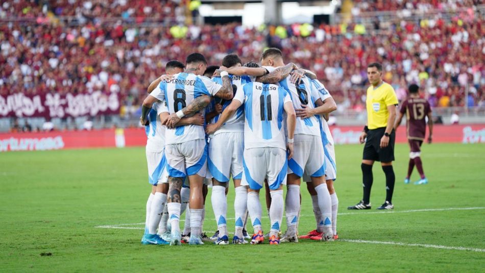 El festejo del gol de Nicolás Otamendi ante Venezuela