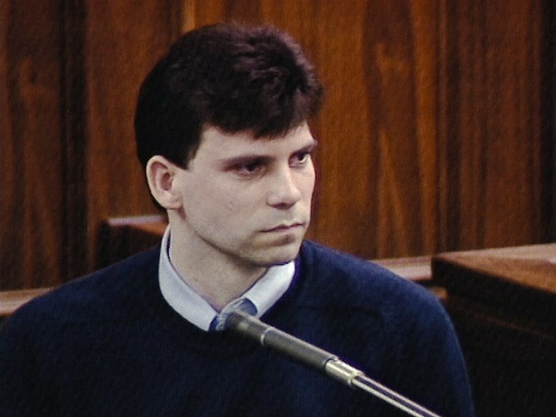 1996.Erik Menendez en el juicio por el asesinato de sus padres.