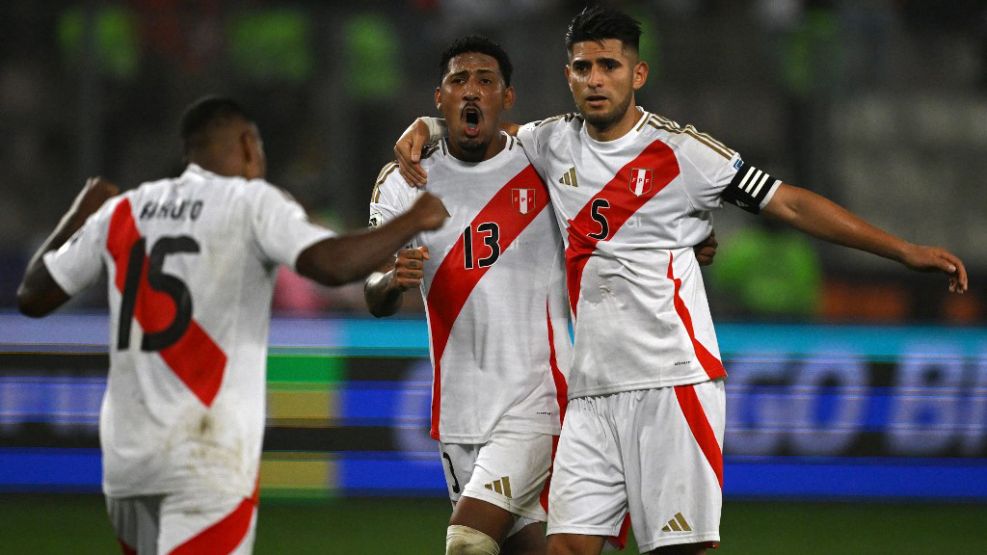 Perú venció a Uruguay 1-0 en Lima.