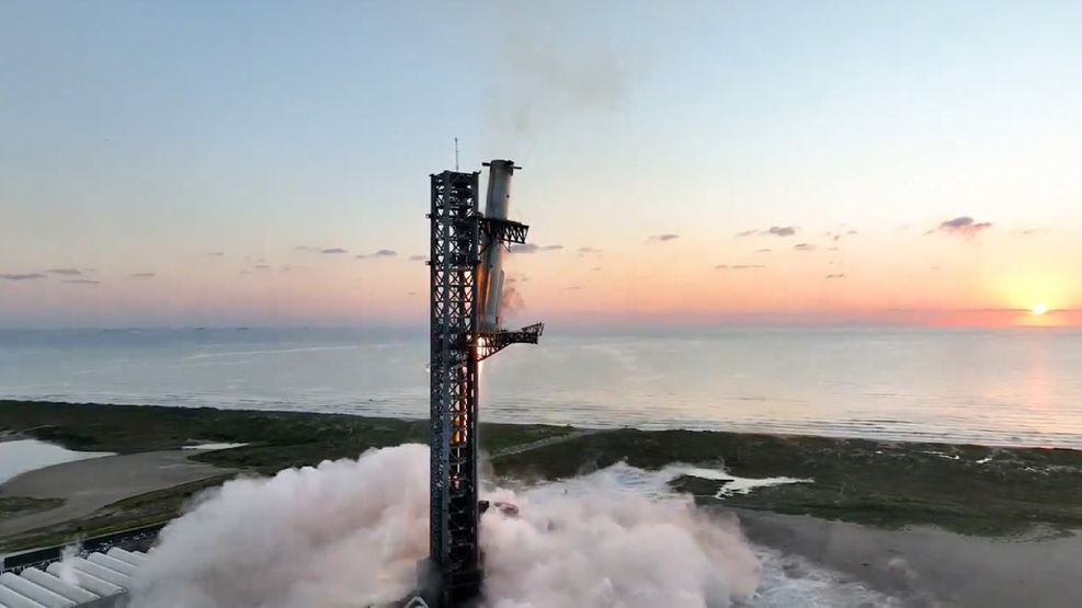 SpaceX logró recapturar el propulsor de su megacohete Starship: los mejores videos del aterrizaje