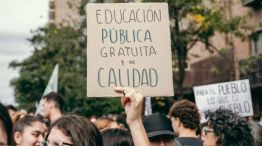 Carteles en la marcha universitaria