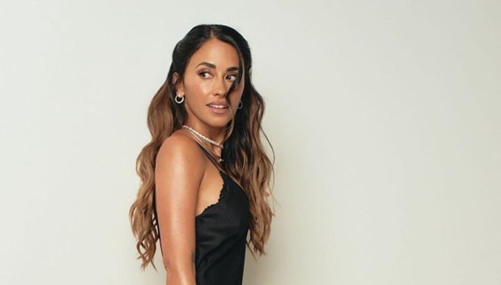 Antonela Roccuzzo deslumbró con un sofisticado look: transparencias, negro y joyas Tiffany