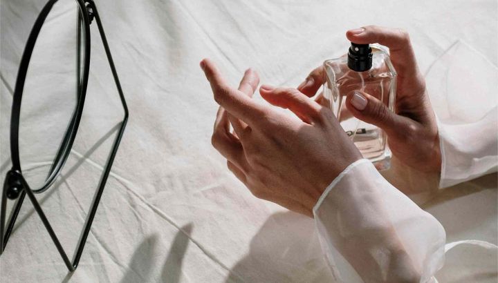 Según una experta, dónde debés aplicarte perfume para que deje huella y dure todo el día