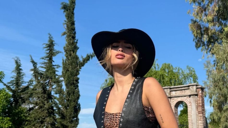 Julieta Poggio impone el look cowgirl: dos opciones que no fallan