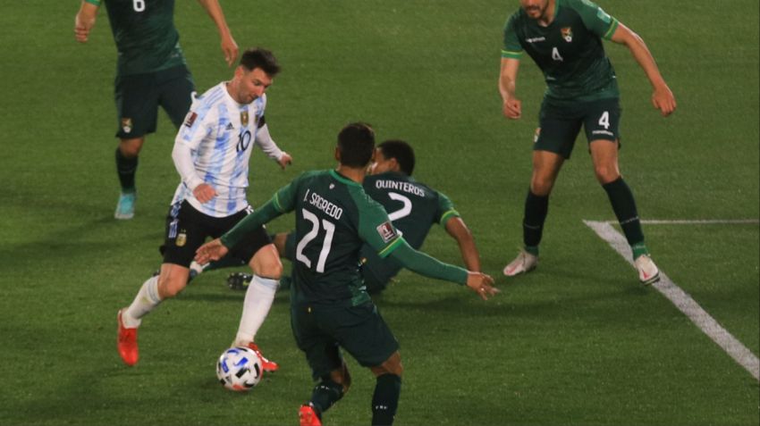 La última vez que Bolivia visitó a Argentina fue goleada 3-0 con triplete del capitán.