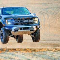 La F-150 Raptor es la pick-up más extrema de Ford en nuestro país, con capacidades off-road para superar terrenos complicados. Dispone de cuatro sistemas de tracción, siete modos de conducción y altísimos niveles de seguridad.