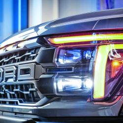La F-150 Raptor es la pick-up más extrema de Ford en nuestro país, con capacidades off-road para superar terrenos complicados. Dispone de cuatro sistemas de tracción, siete modos de conducción y altísimos niveles de seguridad.