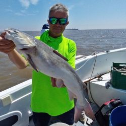 La pesca de la especie se practica en los pozones con más profundidad entre ocho y diez metros, siendo fundamental que haya correntada para tener buenas respuestas.