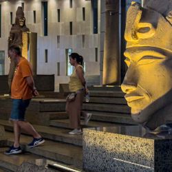 Estatuas del antiguo Egipto a lo largo de la Gran Escalera del Gran Museo Egipcio de Giza. Foto de Khaled DESOUKI / AFP | Foto:AFP