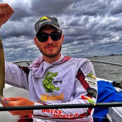 A diferencia de la salida anterior, a los pejes había que clavarlos. Estar desatento significaba no concretar la captura. 