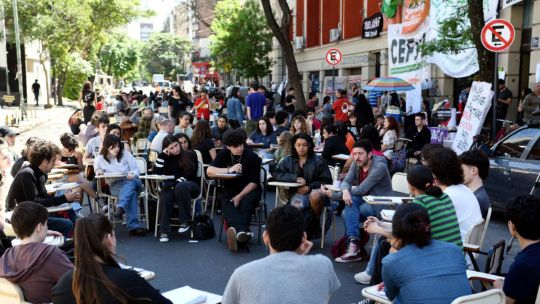 Clase pública por tomas en universidades