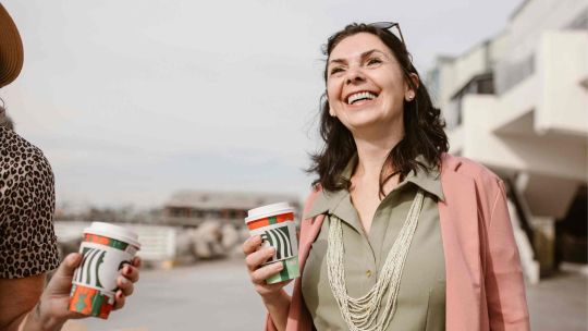 Para aliviar los síntomas de la menopausia, sería recomendable evitar estos dos alimentos