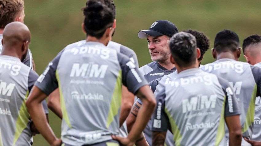 Gabriel Milito va en búsqueda por su primera final de Copa Libertadores.