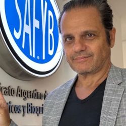 Marcelo Peretta, titular del Sindicato Argentino de Farmacéuticos y Bioquímicos (SAFYB), presentó su nuevo libro.  | Foto:Verbo Comunicación