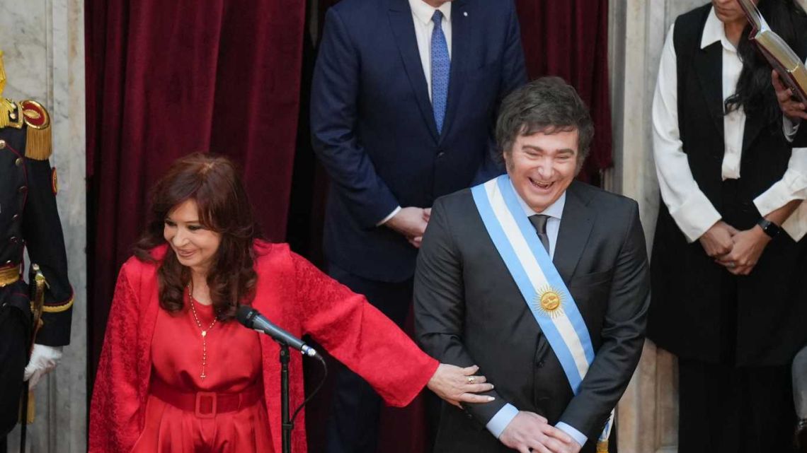 Cristina Kirchner volvió a cruzar a Javier Milei: "Te van a soltar la mano y te van a descartar"