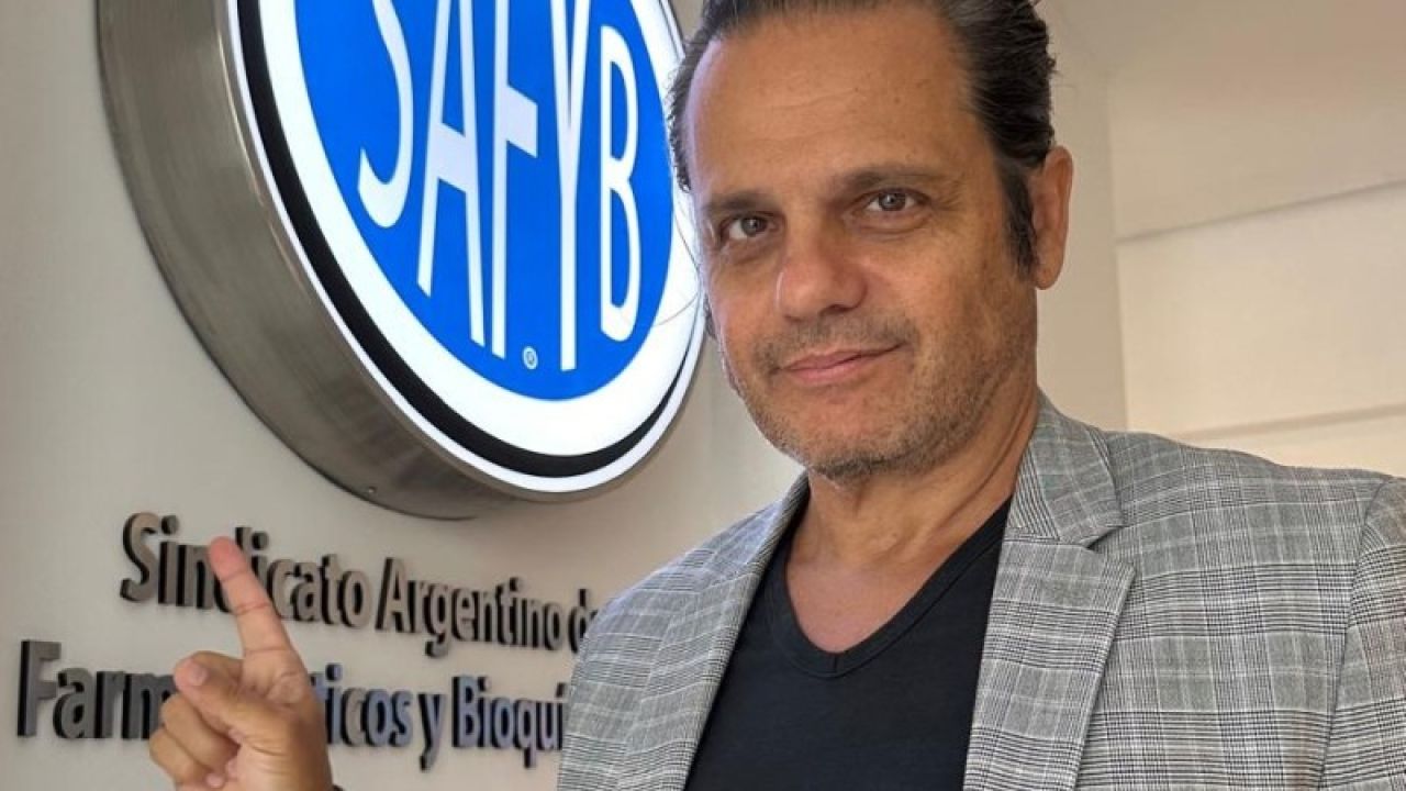 Marcelo Peretta, titular del Sindicato Argentino de Farmacéuticos y Bioquímicos (SAFYB), presentó su nuevo libro.  | Foto:Verbo Comunicación