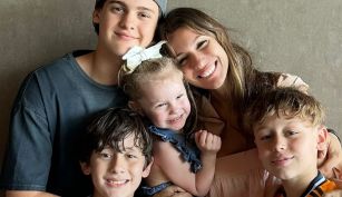 Pampita y sus hijos