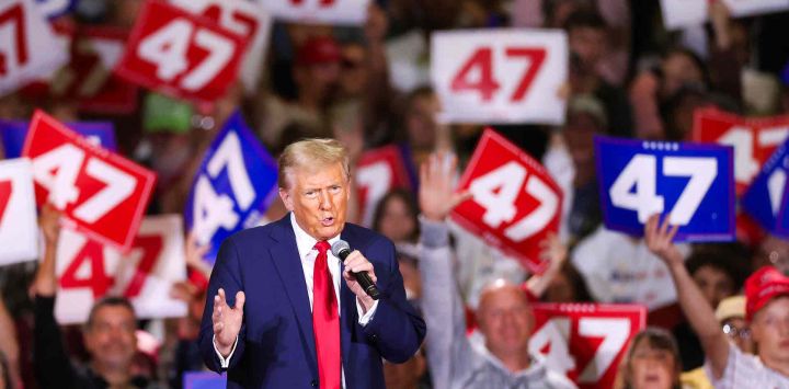  Donald Trump habla durante un foro abierto en el Centro de Convenciones de Lancaster, Pensilvania. Foto de Charly TRIBALLEAU / AFP