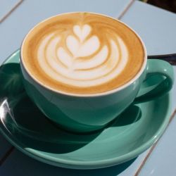 En una tranquila esquina del barrio de Palermo, Merienda se destaca por recuperar los sabores de la infancia.