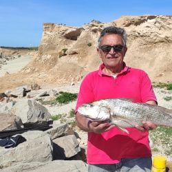 Para las corvinas, las zonas que más están rindiendo cuentan con tremendos pedregales, algunos más cerca de la costa, otros, más lejos.