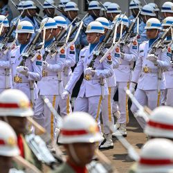 Las tropas indonesias asisten a una ceremonia de entrega en el Ministerio de Defensa en Yakarta. Foto de JUNI KRISWANTO / AFP | Foto:AFP