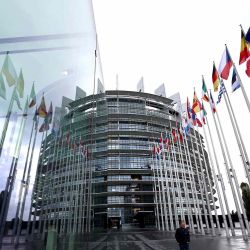 Banderas de los países europeos desplegadas frente al Parlamento Europeo en Estrasburgo, en el este de Francia. Foto de FREDERICK FLORIN / AFP | Foto:AFP