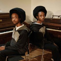  David y Andrew, hermanos gemelos de 19 años que actúan como Soul Brothers, posan en Atlanta, Georgia. Foto de Yasuyoshi CHIBA / AFP | Foto:AFP