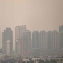 Se ven rascacielos envueltos por aire contaminado en Yakarta. Foto de JUNI KRISWANTO / AFP | Foto:AFP