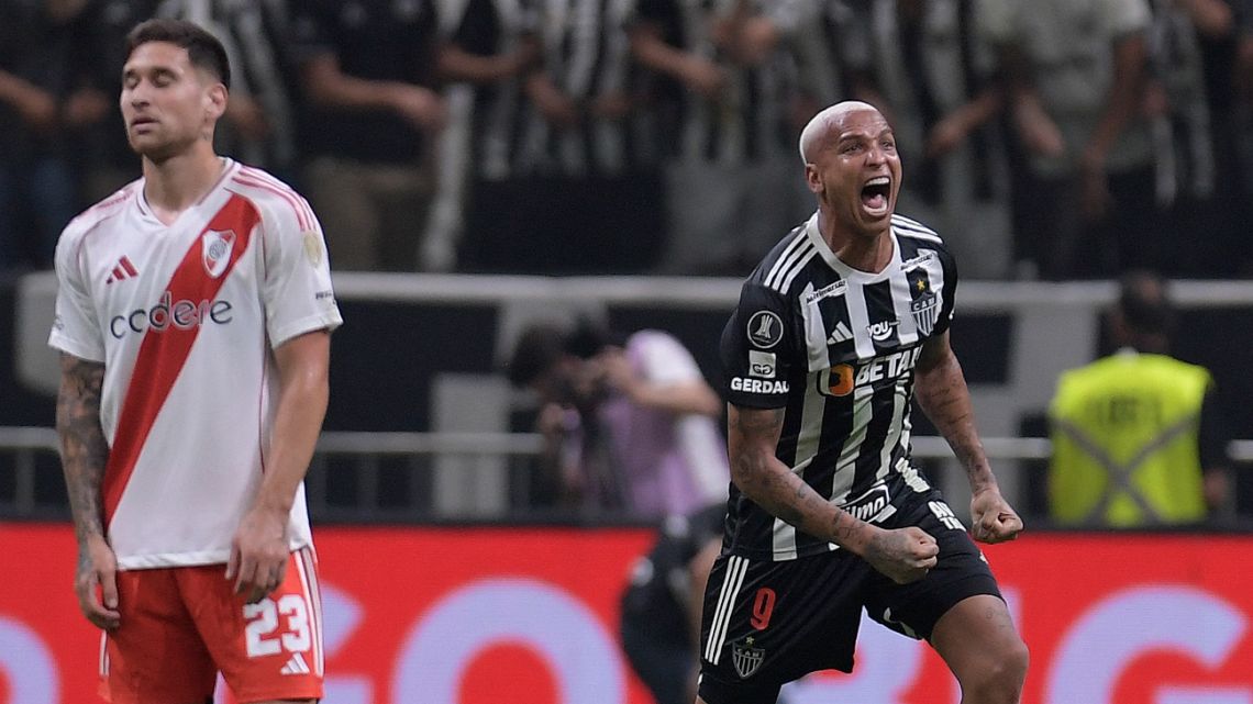 Atletico Mineiro's forward Deyverson celebrates after scoring during the Copa Libertadores semi-final first leg football match between Brazil's Atletico Mineiro and Argentina's River Plate at the Arena MRV in Belo Horizonte, Brazil, on October 22, 2024. 