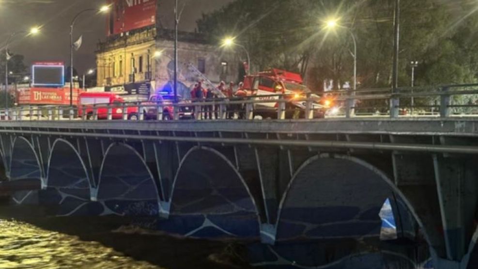 23-10-2024 Puente Avellaneda rescate tormenta Córdoba