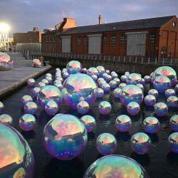 Una instalación de arte titulada "Bubblesque", del Atelier Sisu, se muestra en la costa de Liverpool, en el noroeste de Inglaterra. Foto de Paul ELLIS / AFP | Foto:AFP