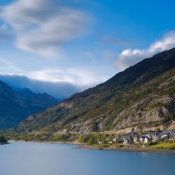 El territorio español de Aragón está poco difundido: alberga una ruta del vino, centros de esquí, turismo rural, castillos y catedrales muy bien conservados.