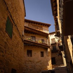 El territorio español de Aragón está poco difundido: alberga una ruta del vino, centros de esquí, turismo rural, castillos y catedrales muy bien conservados.