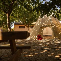 El territorio español de Aragón está poco difundido: alberga una ruta del vino, centros de esquí, turismo rural, castillos y catedrales muy bien conservados.