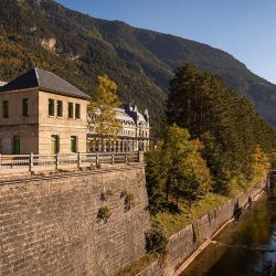 El territorio español de Aragón está poco difundido: alberga una ruta del vino, centros de esquí, turismo rural, castillos y catedrales muy bien conservados.