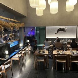 Nemuri Tera, un restaurante japonés que ofrece platos y sushi como una deliciosa inmersión oriental.