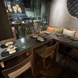 Nemuri Tera, un restaurante japonés que ofrece platos y sushi como una deliciosa inmersión oriental.