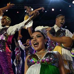 Bailarines se presentan durante la noche de apertura del 19º Festival Mundial de Salsa, en el marco de la cumbre COP16 en Cali, Colombia. Foto de JOAQUIN SARMIENTO / AFP | Foto:AFP