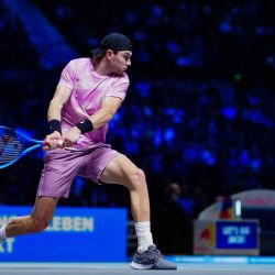 El británico Jack Draper durante su partido de cuartos de final de individuales masculinos del torneo de tenis ATP Vienna Open en Viena. Foto de Eva MANHART / AFP | Foto:AFP