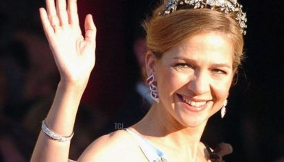 La hermana menor del rey de España debió bajar su perfil y dedicarse al trabajo. 