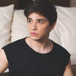Julián Serrano cerró su cuenta de X luego de un mensaje autorreferencial sobre Liam Payne que no le gustó a sus seguidores. | Foto:Cedoc