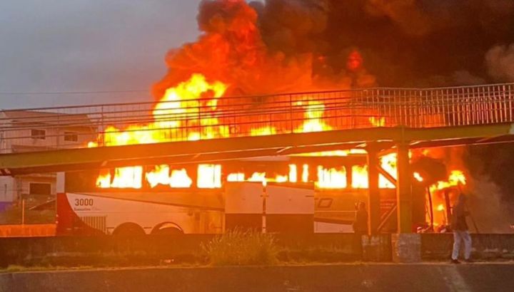 Incendiaron un micro de hinchas de Cruzeiro