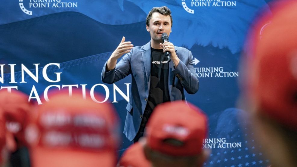 Murió Charlie Kirk, aliado de extrema derecha de Trump, tras ser baleado en un acto en Utah