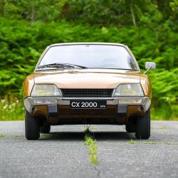 El Citroën CX celebra 50 años de excelencia y progreso automotriz.