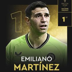 Dibu Martínez galardonado