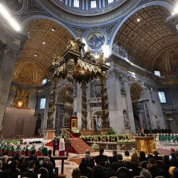 El Papa Francisco preside la misa de clausura de la Asamblea General Ordinaria del Sínodo de los Obispos en la basílica de San Pedro, en el Vaticano. | Foto:Tiziana Fabi / AFP